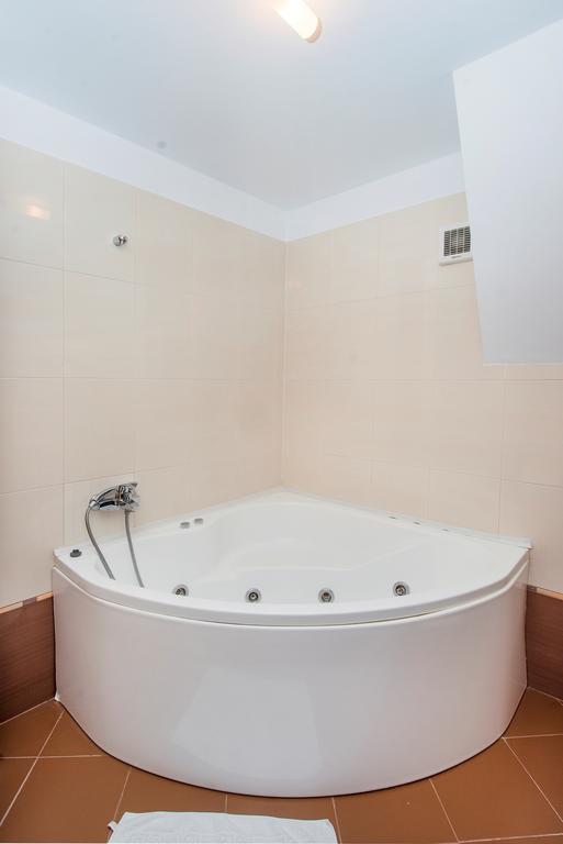 Aseltur Brasov Hotel Kültér fotó