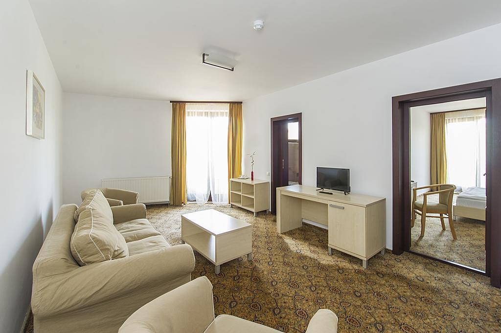 Aseltur Brasov Hotel Kültér fotó