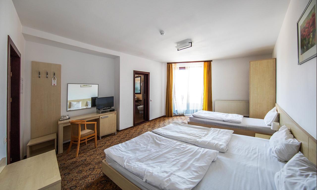 Aseltur Brasov Hotel Kültér fotó
