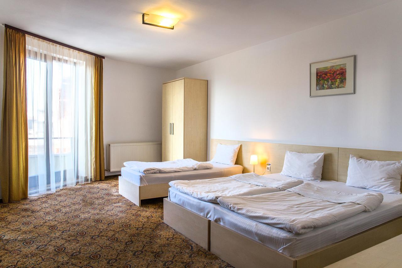 Aseltur Brasov Hotel Kültér fotó